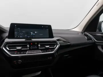 BMW X3 xD30e DriveAss DAB Kamera HiFi WLAN Sportsitz