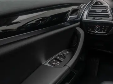 BMW X3 xD30e DriveAss DAB Kamera HiFi WLAN Sportsitz