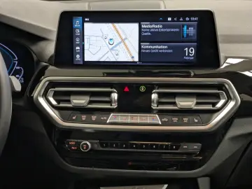 BMW X3 xDrive30e PA PDC DAB LED WLAN Shz