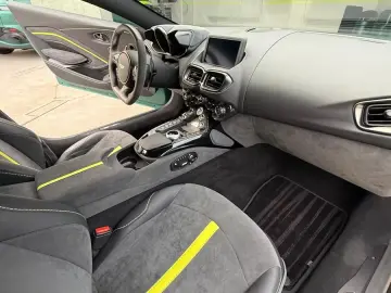 Aston Martin V8 Vantage