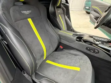 Aston Martin V8 Vantage