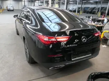 MERCEDES-BENZ CLA 250 e EU6d Navi PDC Widescreen Burmester