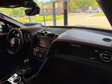 BENTLEY Bentayga S V8- HUD- Naim- TV- 4seats- Pano