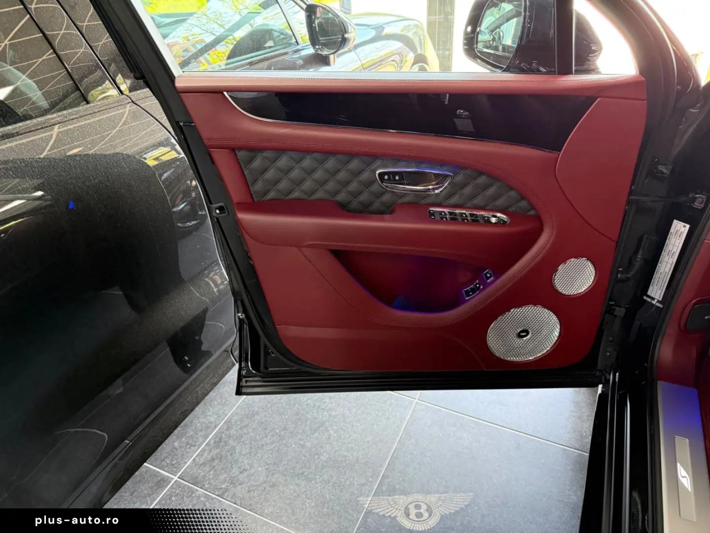 BENTLEY Bentayga S V8- HUD- Naim- TV- 4seats- Pano