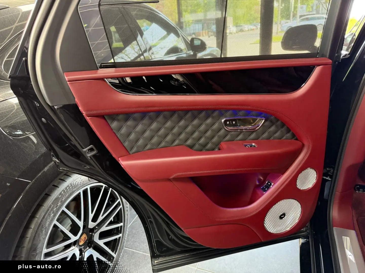 BENTLEY Bentayga S V8- HUD- Naim- TV- 4seats- Pano