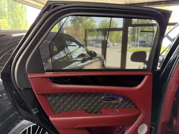 BENTLEY Bentayga S V8- HUD- Naim- TV- 4seats- Pano