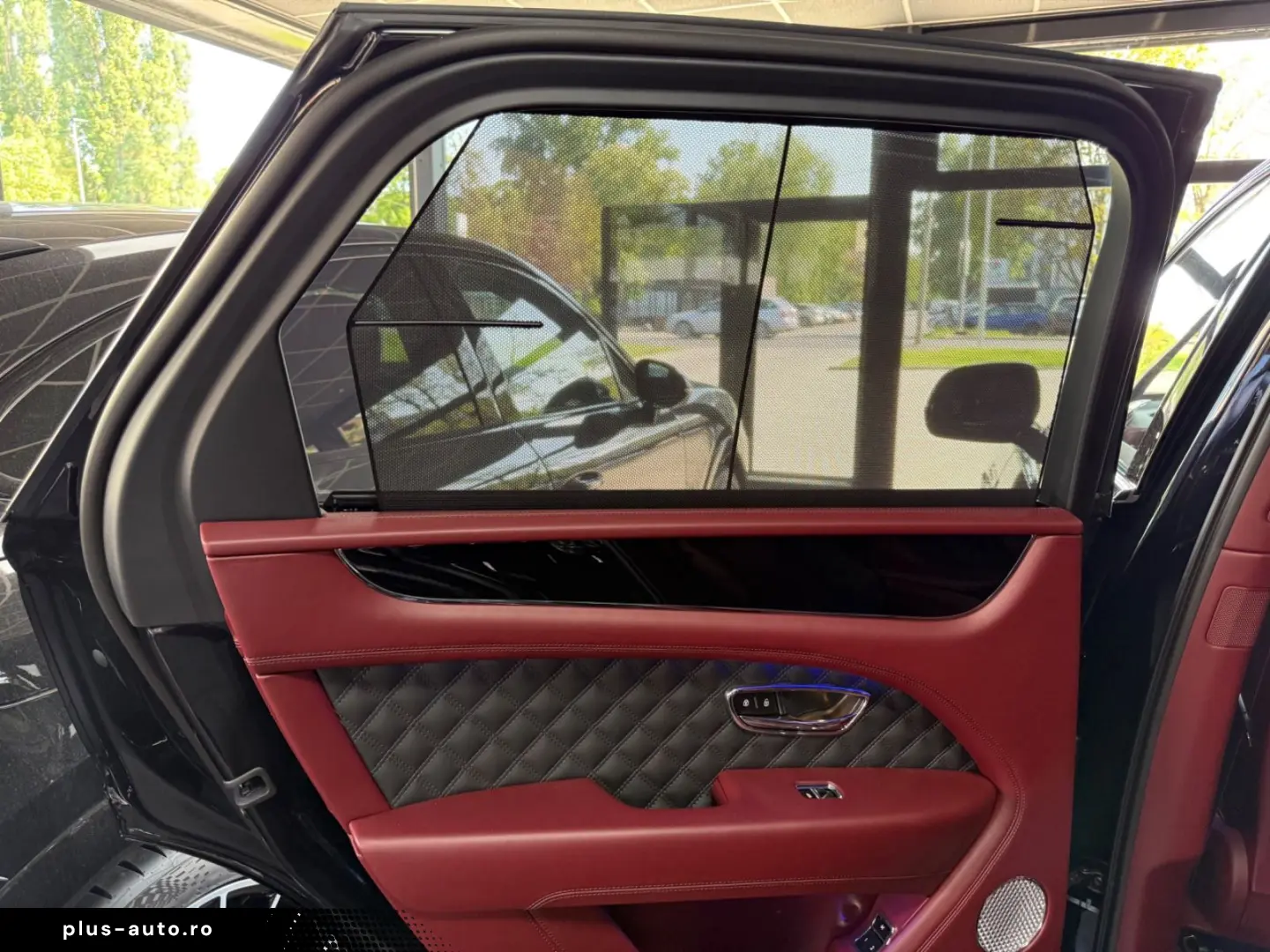 BENTLEY Bentayga S V8- HUD- Naim- TV- 4seats- Pano