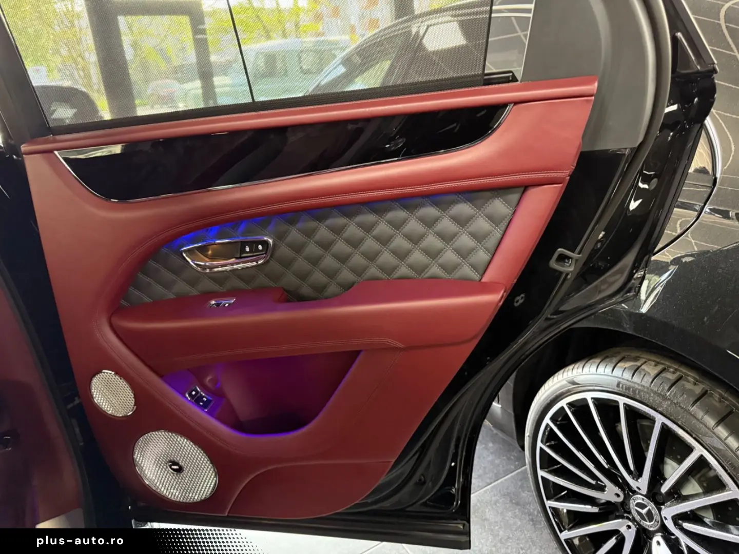 BENTLEY Bentayga S V8- HUD- Naim- TV- 4seats- Pano