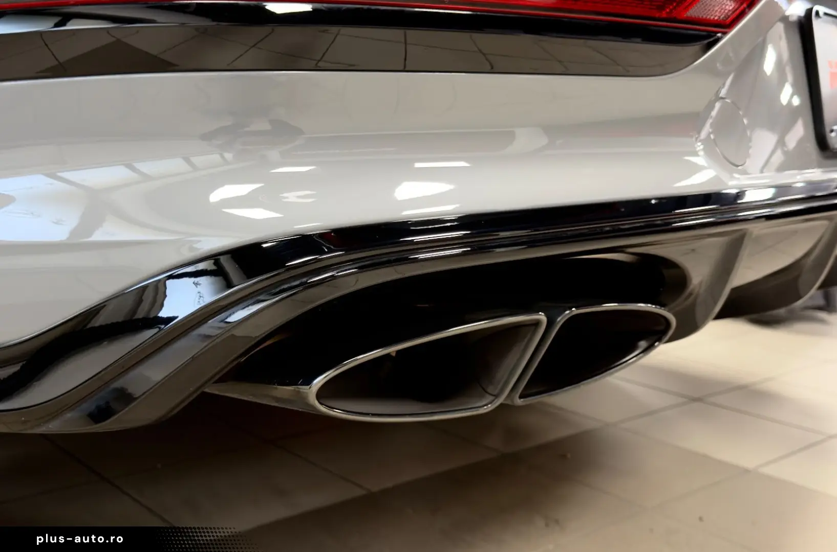 BENTLEY BENTAYGA V8 S CARBON NAIM MASSAGE PANO FULL!