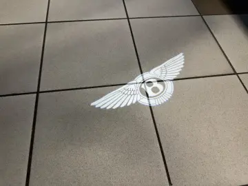 BENTLEY BENTAYGA V8 S CARBON NAIM MASSAGE PANO FULL!