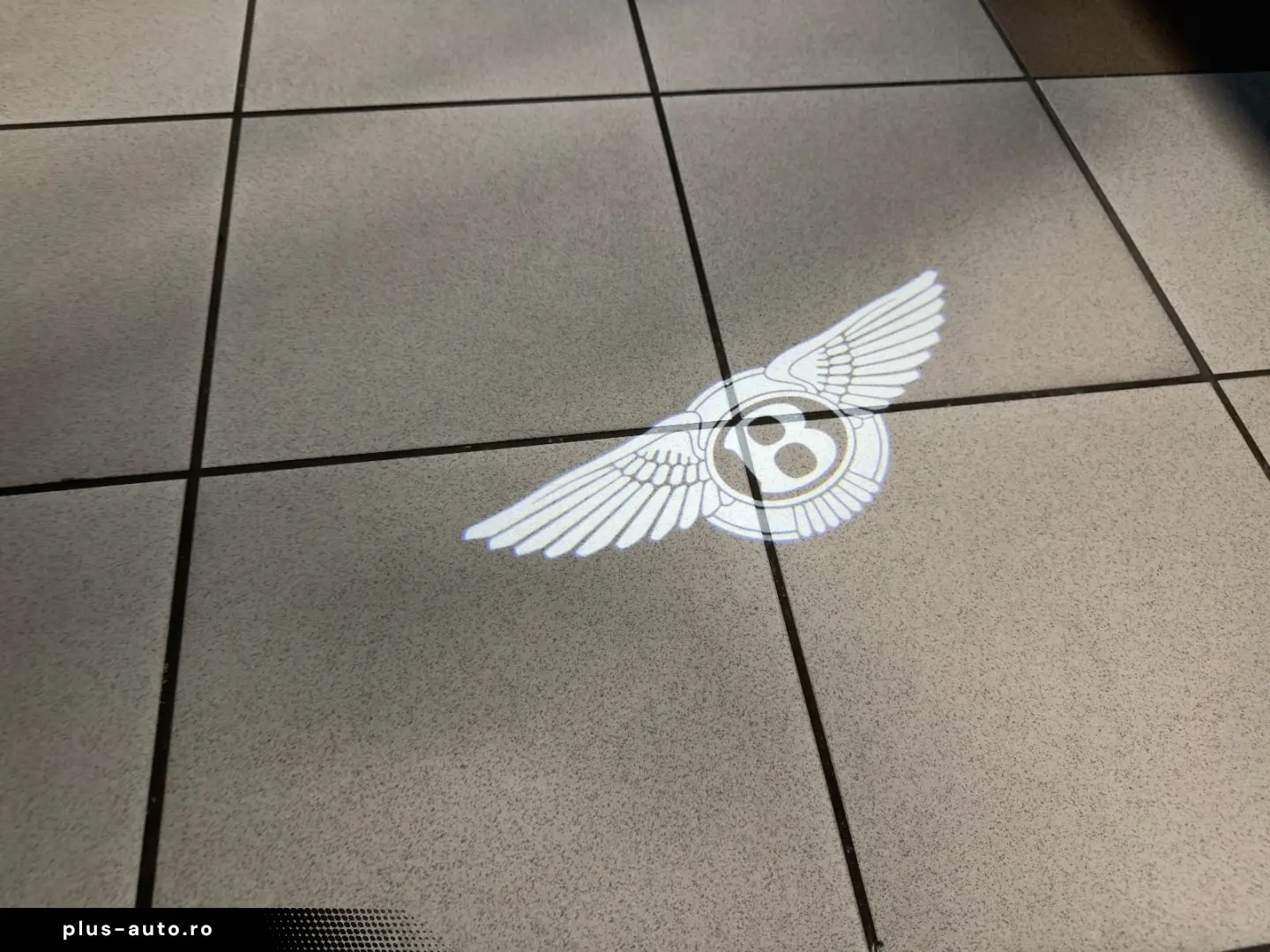 BENTLEY BENTAYGA V8 S CARBON NAIM MASSAGE PANO FULL!