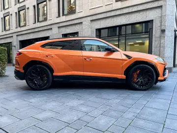 LAMBORGHINI Urus   Capsule   Head-Up   3D B&O   Q-Citura