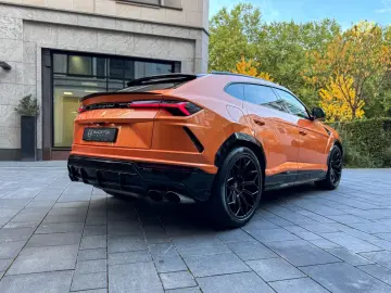 LAMBORGHINI Urus   Capsule   Head-Up   3D B&O   Q-Citura