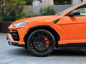 LAMBORGHINI Urus   Capsule   Head-Up   3D B&O   Q-Citura