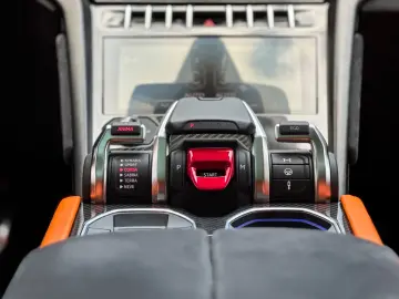 LAMBORGHINI Urus   Capsule   Head-Up   3D B&O   Q-Citura