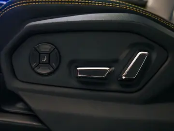 LAMBORGHINI Urus  B&O PANO CARBON MASSAGE WARRANTY AMBIENT