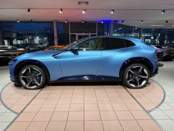 FERRARI Purosangue V12 FULL-CARBON-BLUE PANORAMA