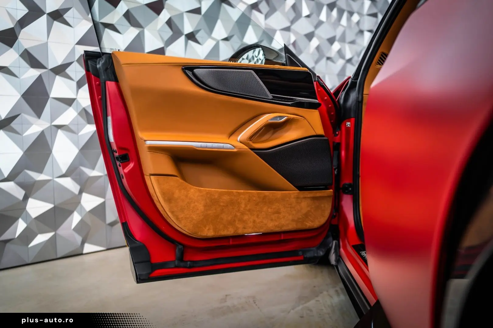 FERRARI Purosangue Cuoio Carbon