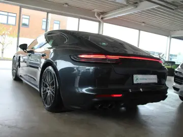 Porsche Panamera PlatinumEdition SportChrono Sportabgas