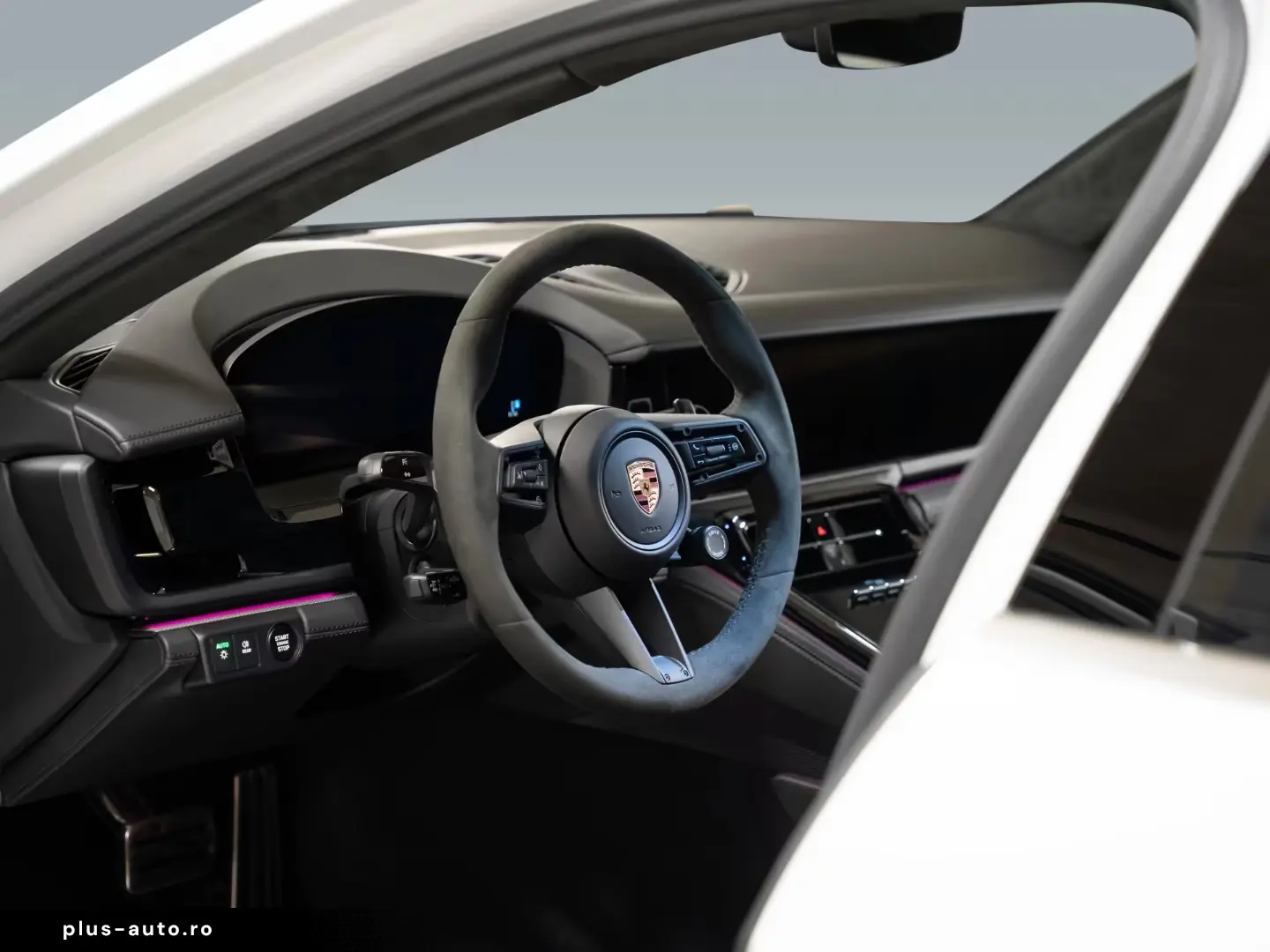 Porsche Panamera 4 InnoDrive passenger display BOSE