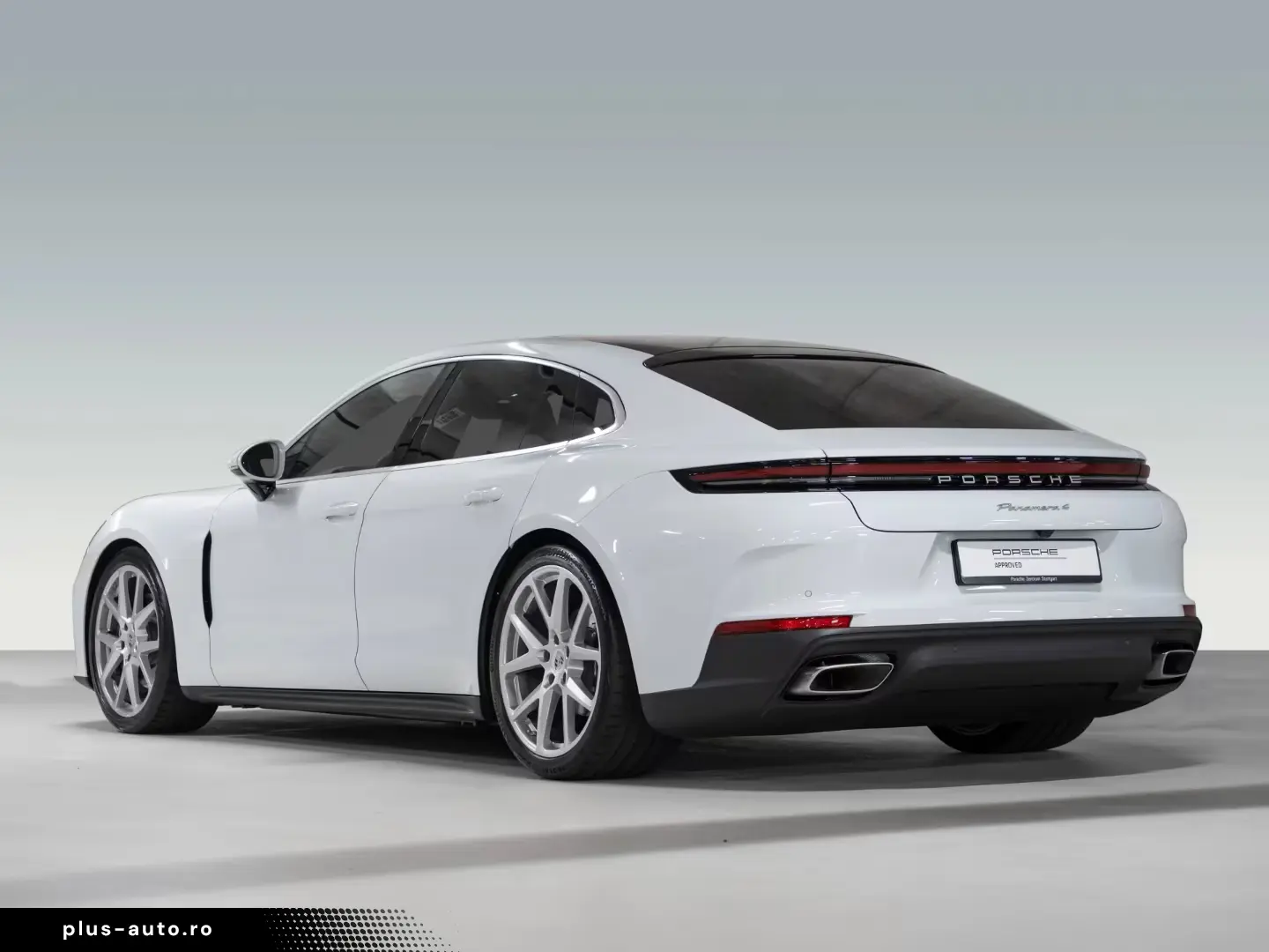 Porsche Panamera 4 InnoDrive passenger display BOSE