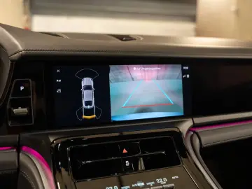 Porsche Panamera 4 InnoDrive passenger display BOSE