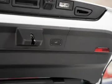 Porsche Panamera 4 InnoDrive passenger display BOSE