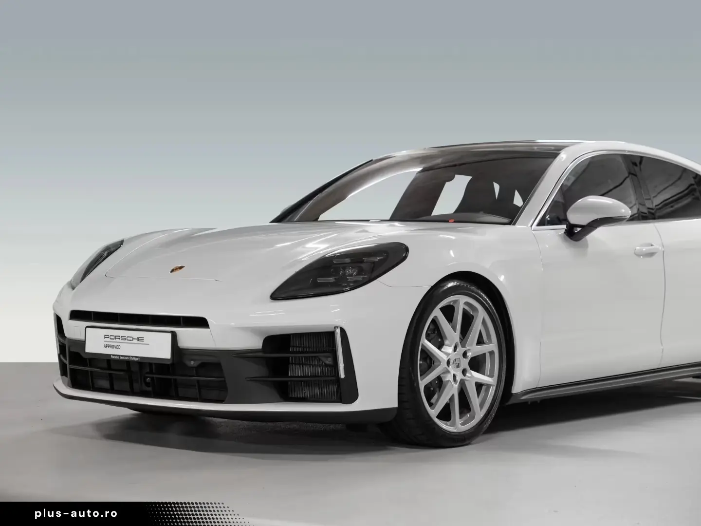 Porsche Panamera 4 InnoDrive passenger display BOSE