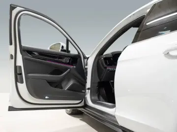 Porsche Panamera 4 InnoDrive passenger display BOSE