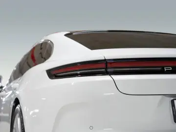 Porsche Panamera 4 InnoDrive passenger display BOSE