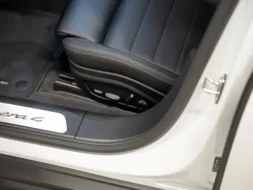 Porsche Panamera 4 InnoDrive passenger display BOSE