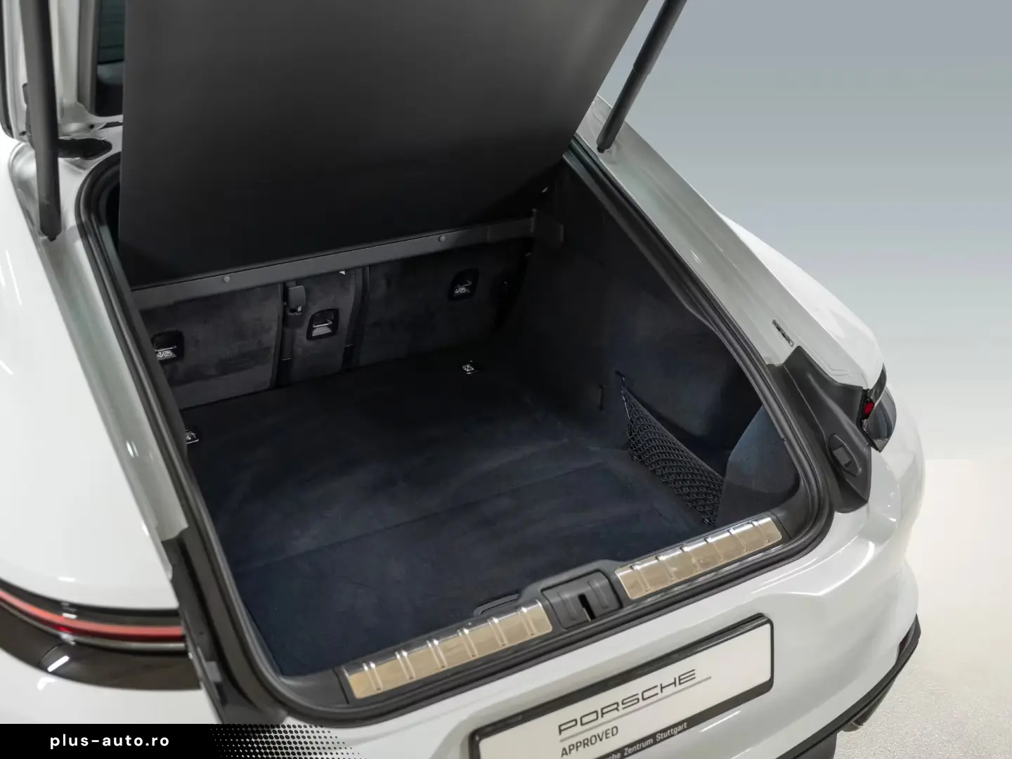 Porsche Panamera 4 InnoDrive passenger display BOSE