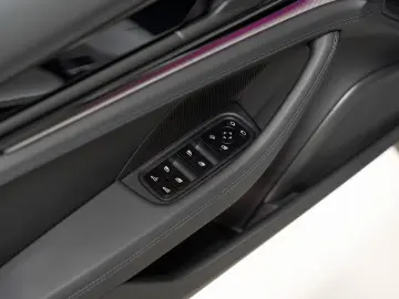 Porsche Panamera 4 InnoDrive passenger display BOSE