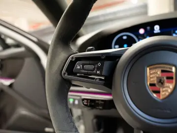 Porsche Panamera 4 InnoDrive passenger display BOSE