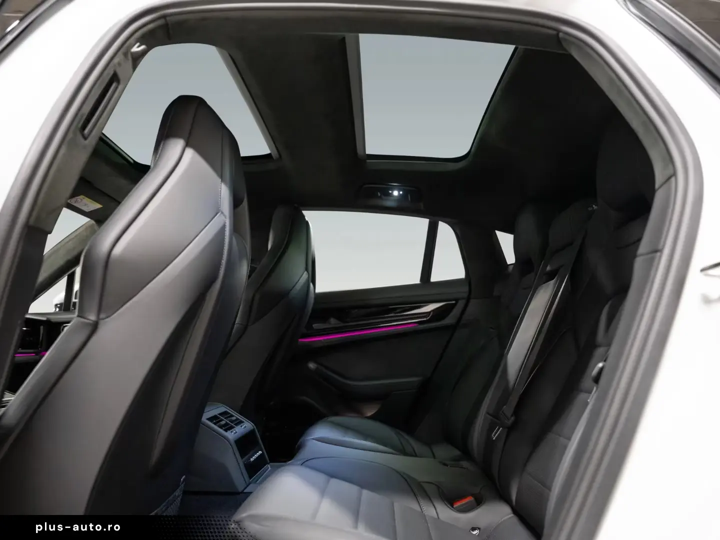 Porsche Panamera 4 InnoDrive passenger display BOSE