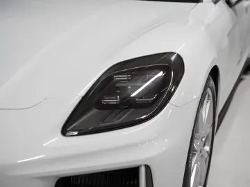 Porsche Panamera 4 InnoDrive passenger display BOSE