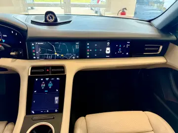 Porsche Taycan Performance HeadUP Panorama APPROVED