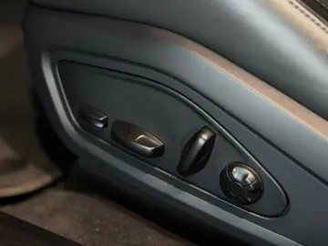 PORSCHE Taycan Turbo SBL SHZ Beifahrer Display Keramik