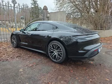 PORSCHE Taycan - Performance Batterie   Luftfederung