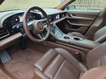 PORSCHE Taycan - Performance Batterie   Luftfederung