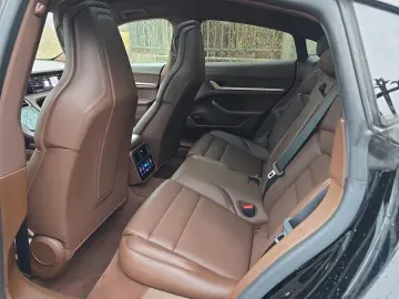 PORSCHE Taycan - Performance Batterie   Luftfederung