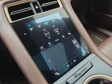 PORSCHE Taycan - Performance Batterie   Luftfederung