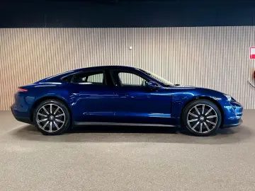PORSCHE Taycan Performance 93 kWh-PANO-LUFT-SPORT CHRONO