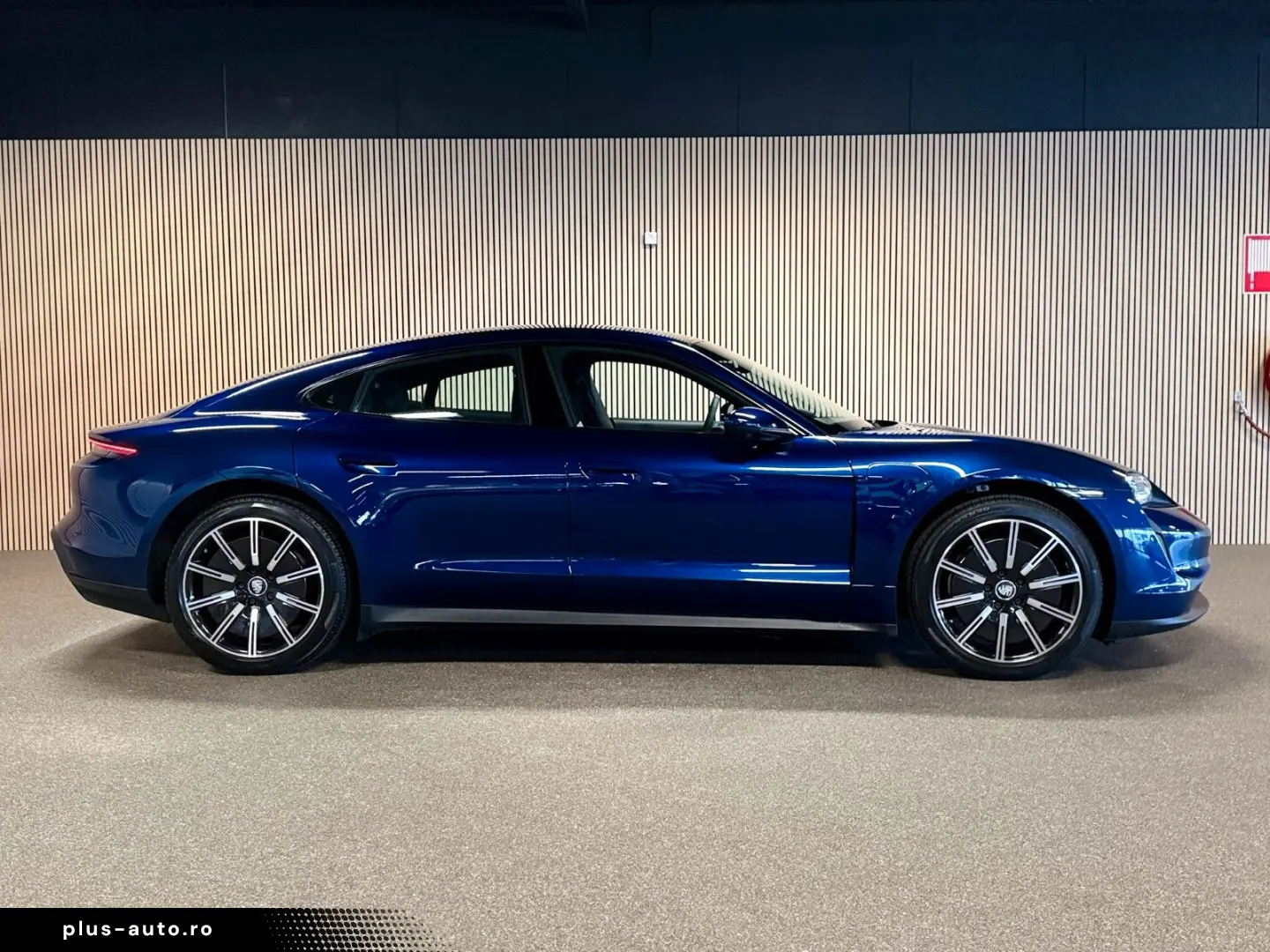 PORSCHE Taycan Performance 93 kWh-PANO-LUFT-SPORT CHRONO