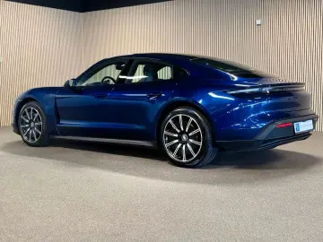 PORSCHE Taycan Performance 93 kWh-PANO-LUFT-SPORT CHRONO