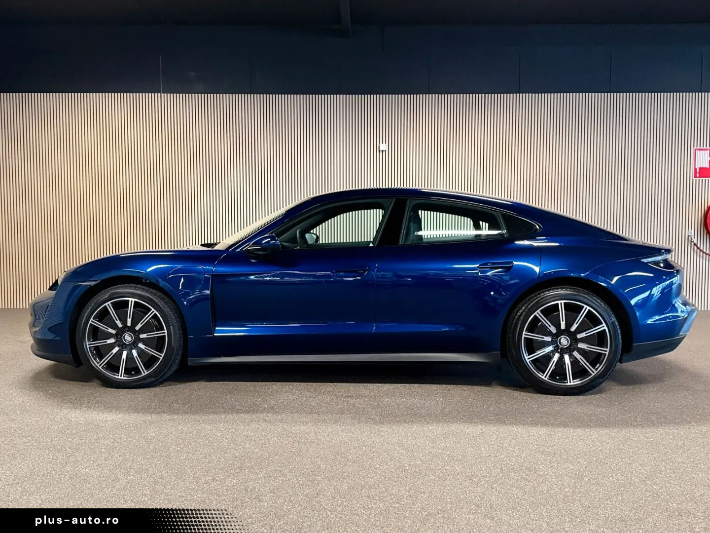 PORSCHE Taycan Performance 93 kWh-PANO-LUFT-SPORT CHRONO