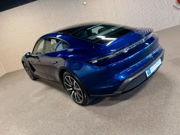 PORSCHE Taycan Performance 93 kWh-PANO-LUFT-SPORT CHRONO