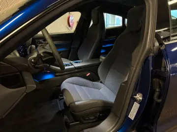 PORSCHE Taycan Performance 93 kWh-PANO-LUFT-SPORT CHRONO