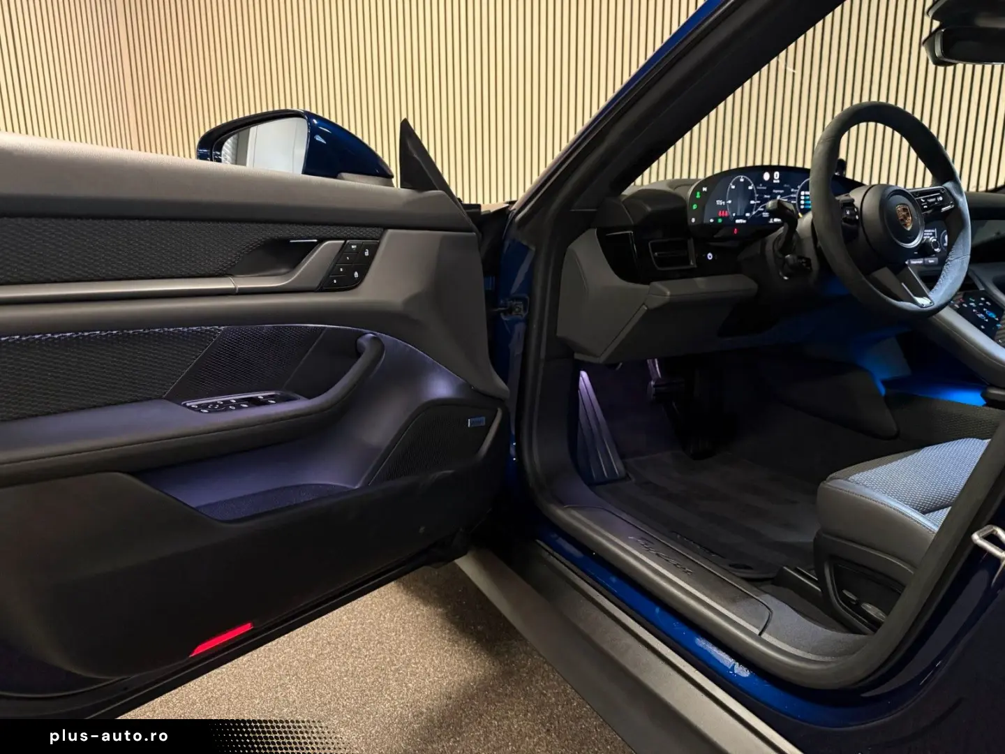 PORSCHE Taycan Performance 93 kWh-PANO-LUFT-SPORT CHRONO