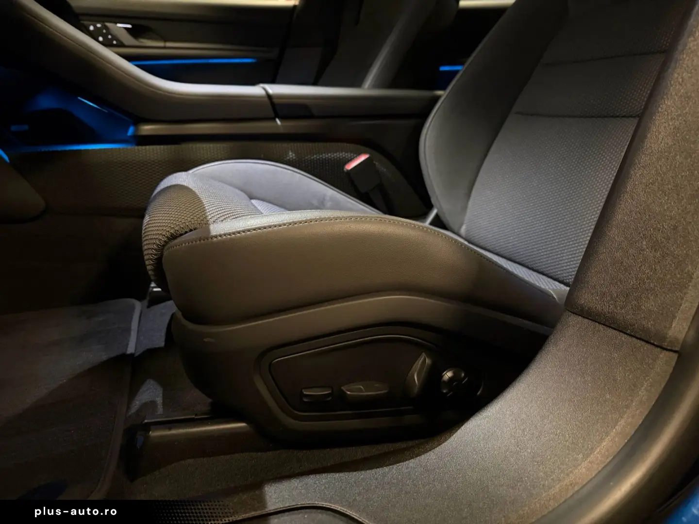 PORSCHE Taycan Performance 93 kWh-PANO-LUFT-SPORT CHRONO